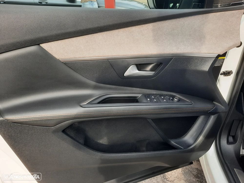 Peugeot 3008 1.6 Hybrid4 GT Pack e-EAT8 - 27