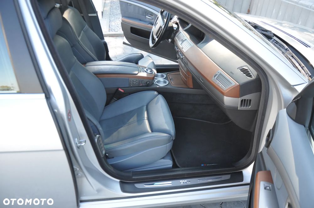BMW Seria 7 740i - 23