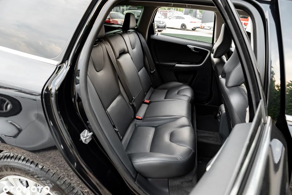 Volvo XC 60 D5 AWD Geartronic Momentum - 24