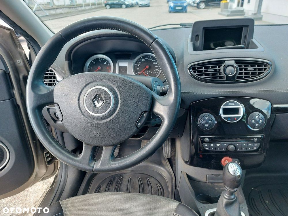 Renault Clio - 17