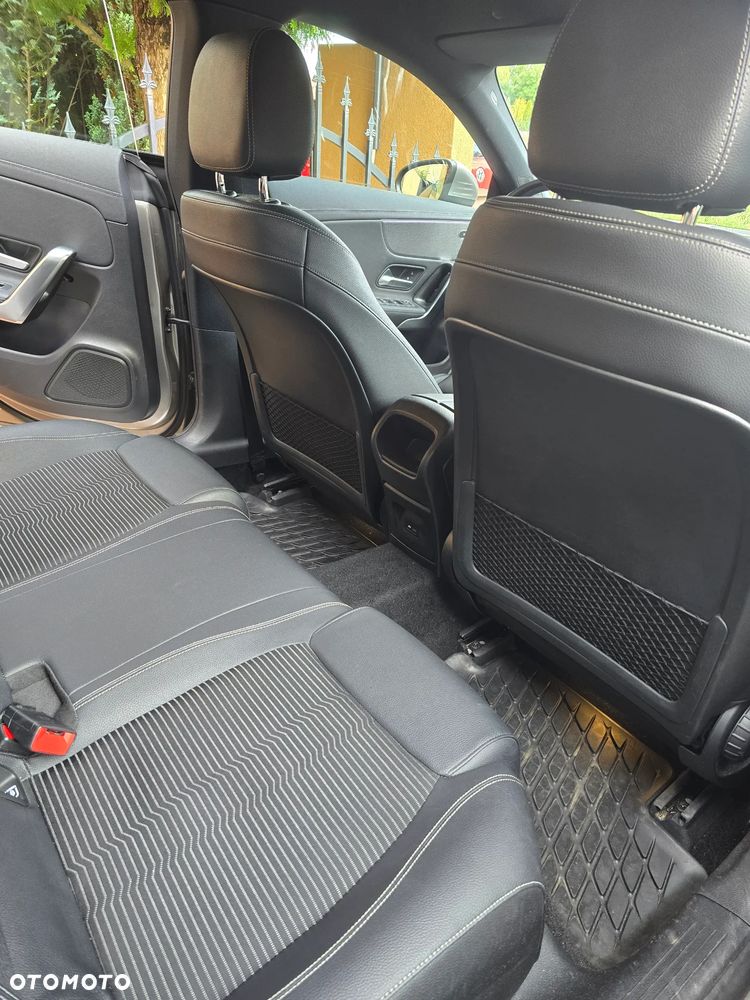 Mercedes-Benz CLA 200 7G-DCT - 9