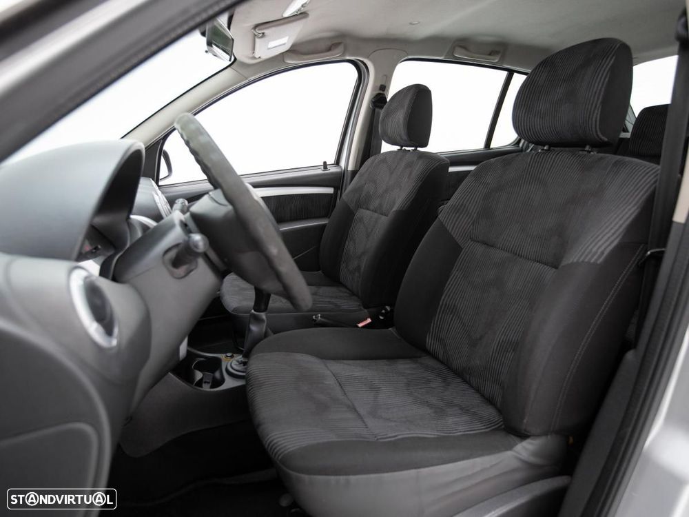 Dacia Sandero - 8