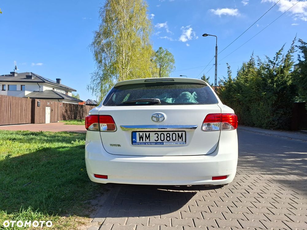 Toyota Avensis 2.0 Style - 9