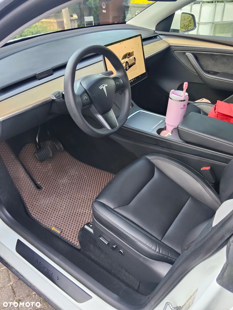 Tesla Model Y - 20