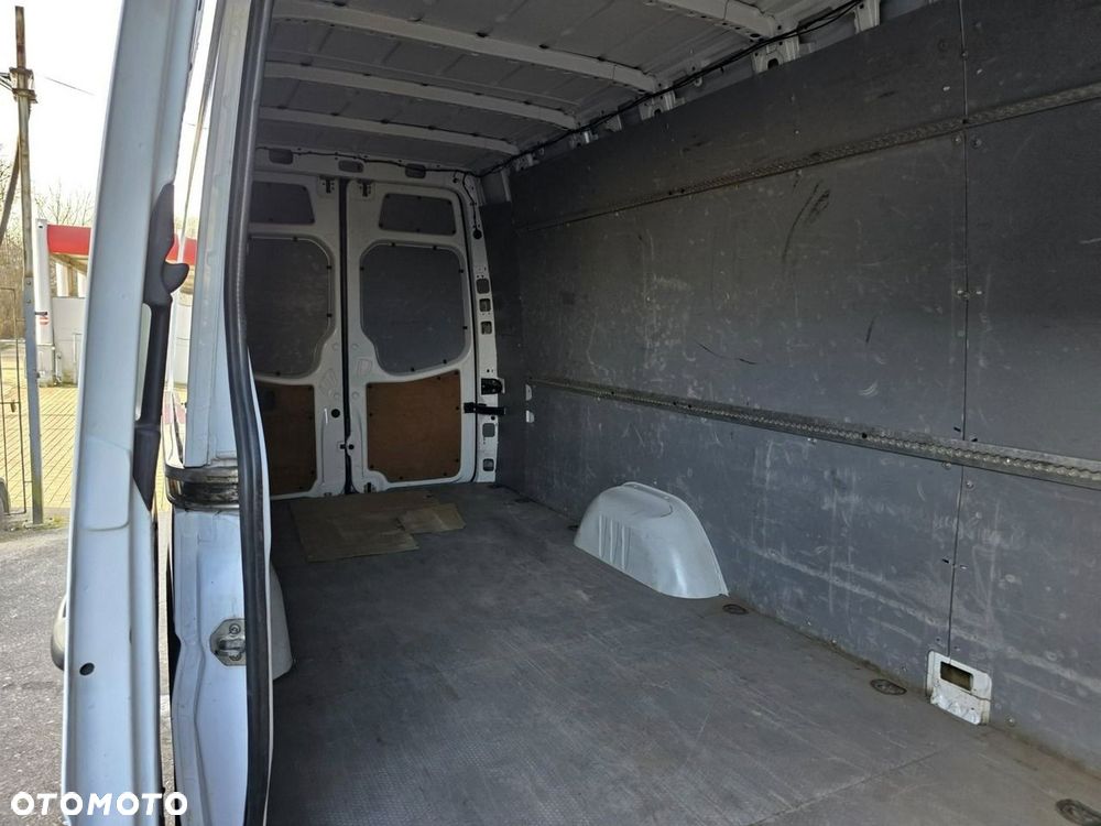 Mercedes-Benz Sprinter - 24