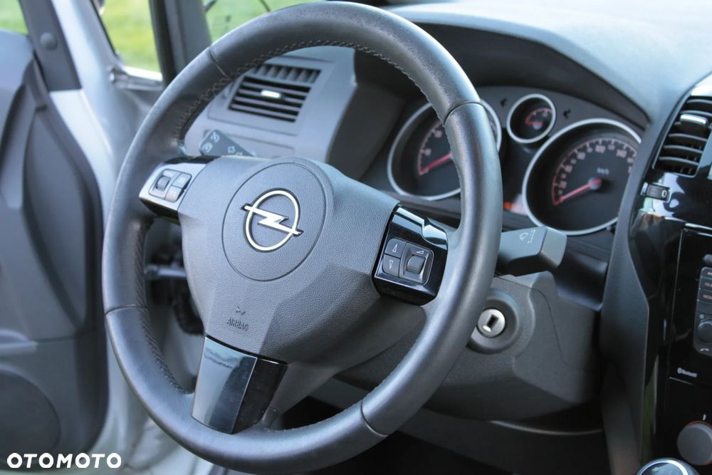 Opel Zafira - 25