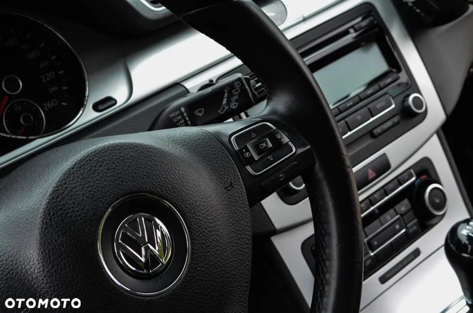 Volkswagen Passat 2.0 TDI Comfortline - 29