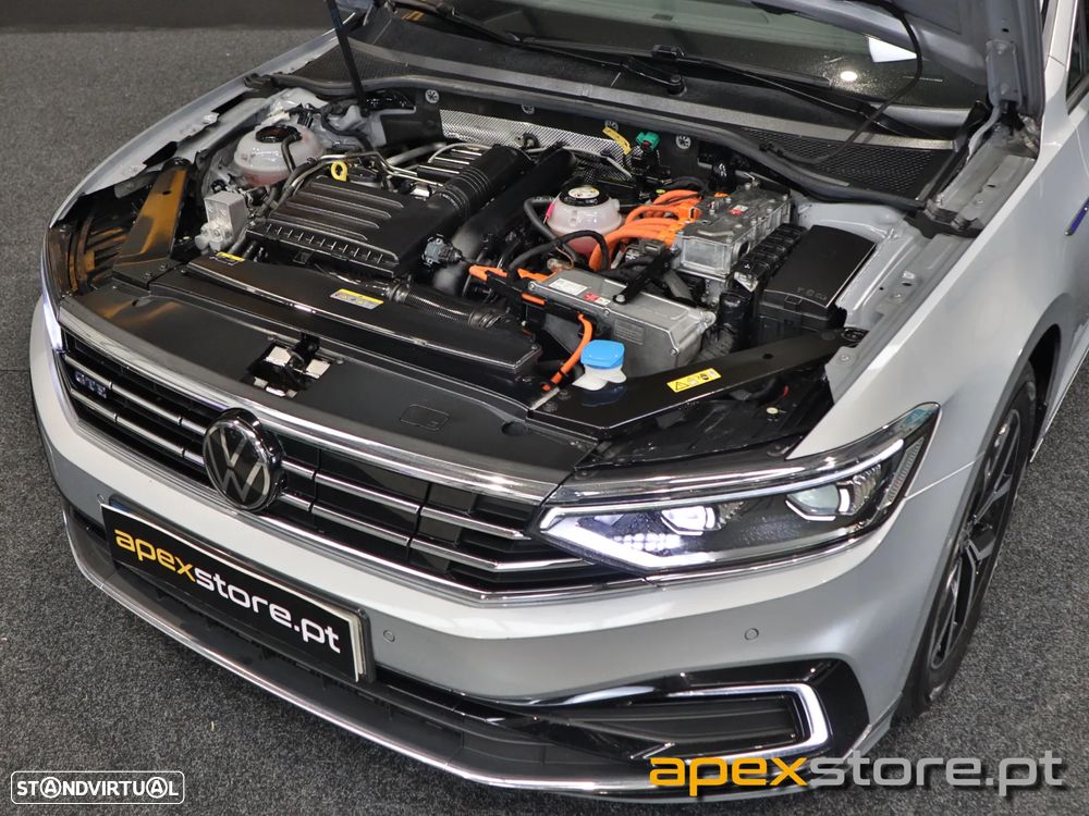 VW Passat Variant - 4