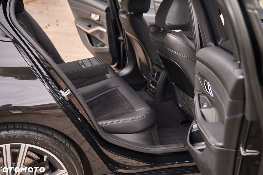 BMW Seria 3 320d xDrive M Sport Shadow - 28