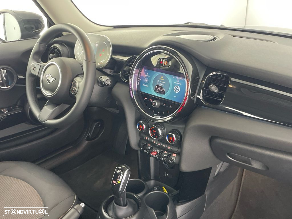 MINI 5 Portas Cooper Premium Essential Auto - 24