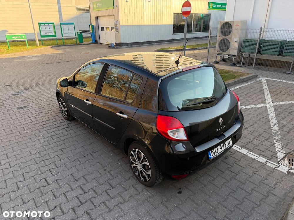 Renault Clio 1.2 16V Alize Euro5 - 6