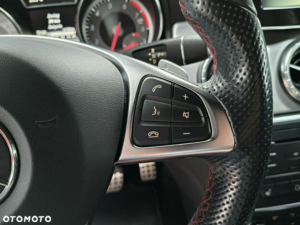 Mercedes-Benz CLA 180 7G-DCT AMG Line - 23