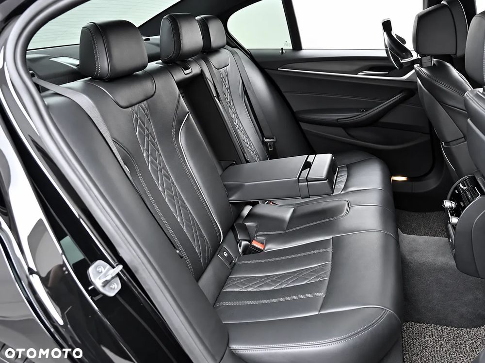 BMW Seria 5 520d M Sport Edition - 10