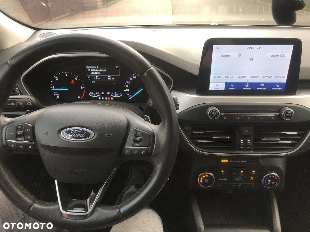Ford Focus 2.0 EcoBlue Titanium - 11