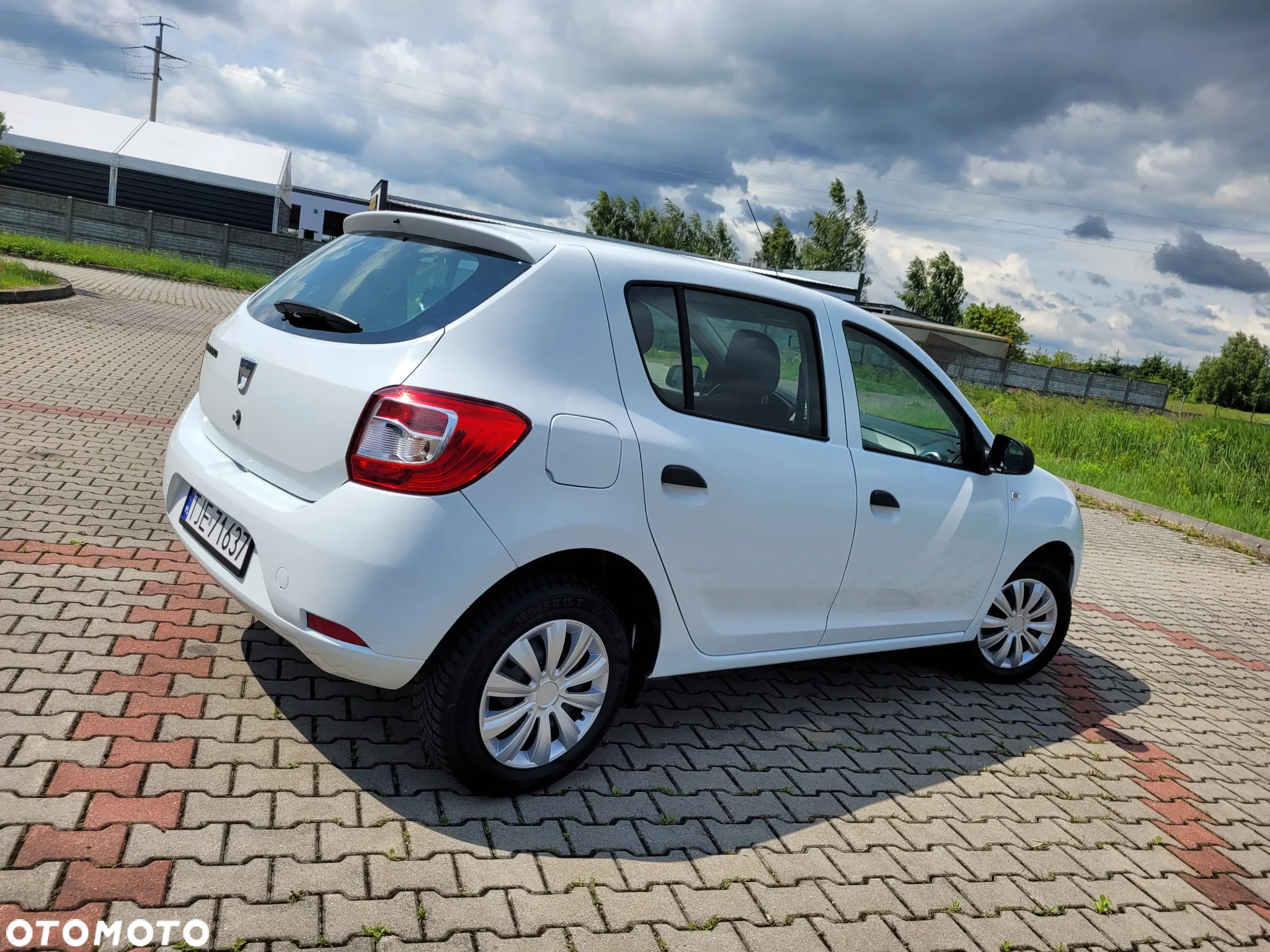 Dacia Sandero 1.2 16V 75 Laureate - 12