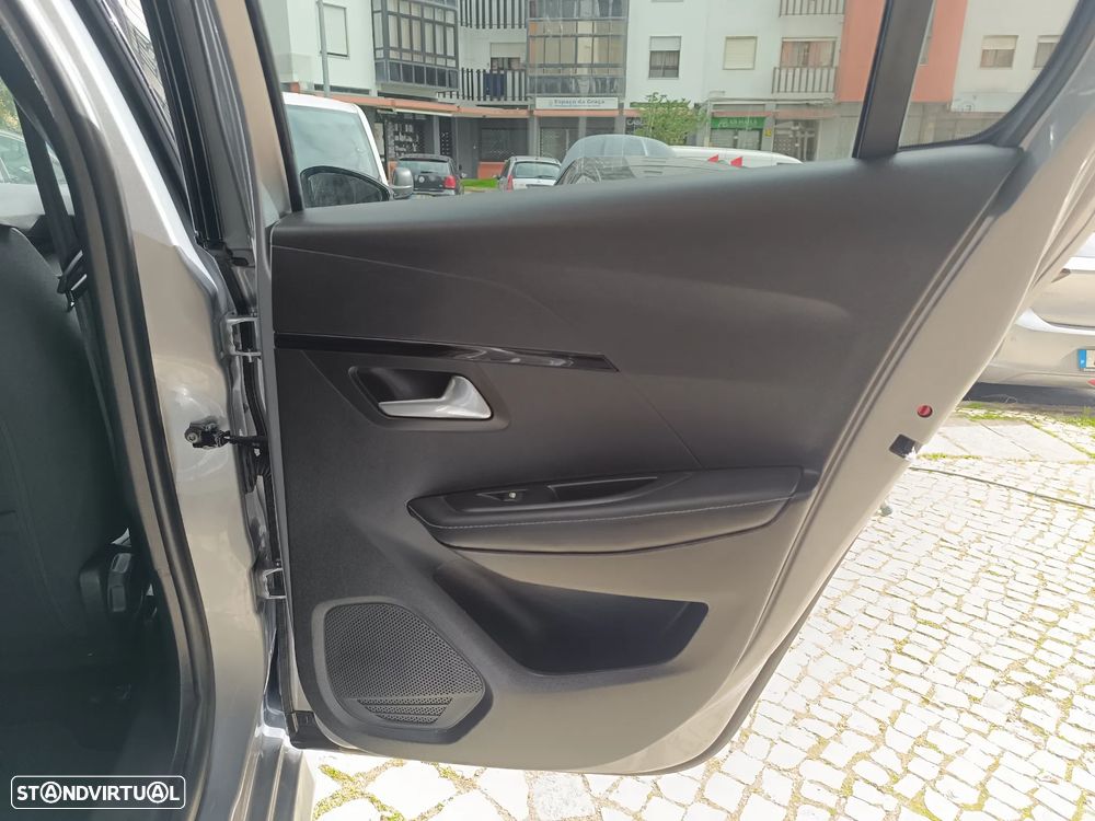 Peugeot e-208 Allure - 27