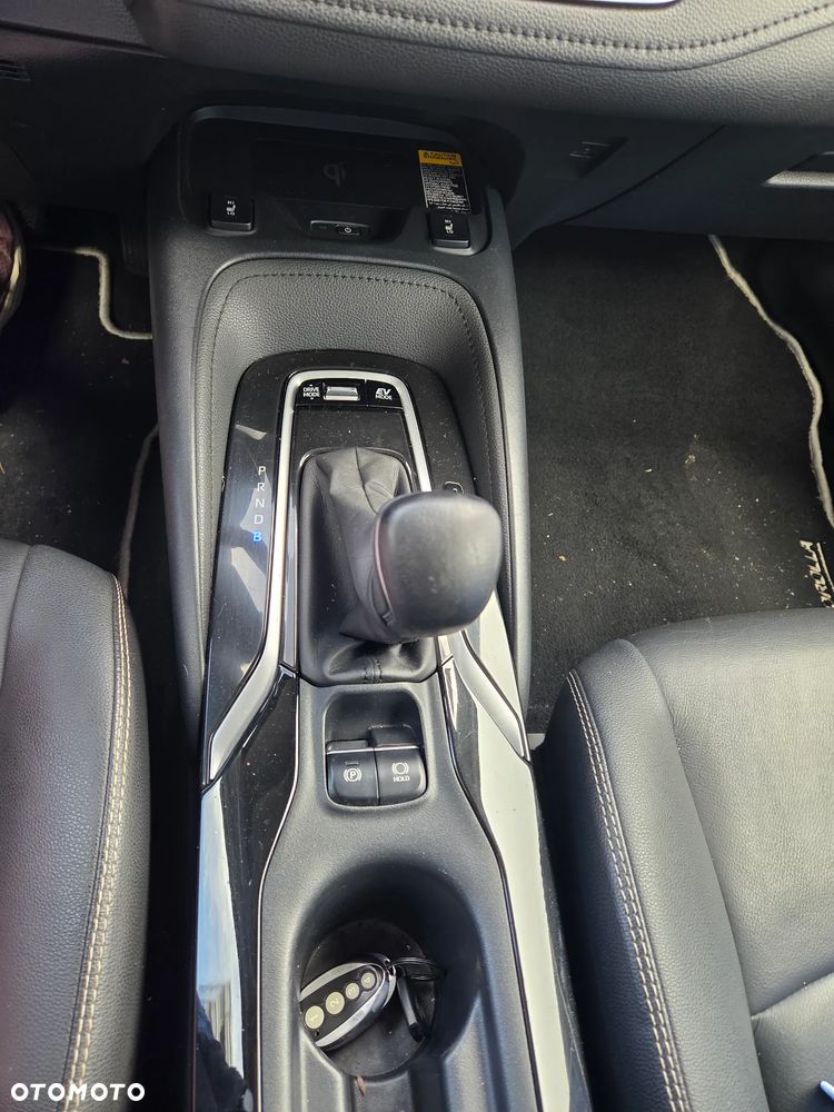 Toyota Corolla 2.0 Hybrid Executive - 18