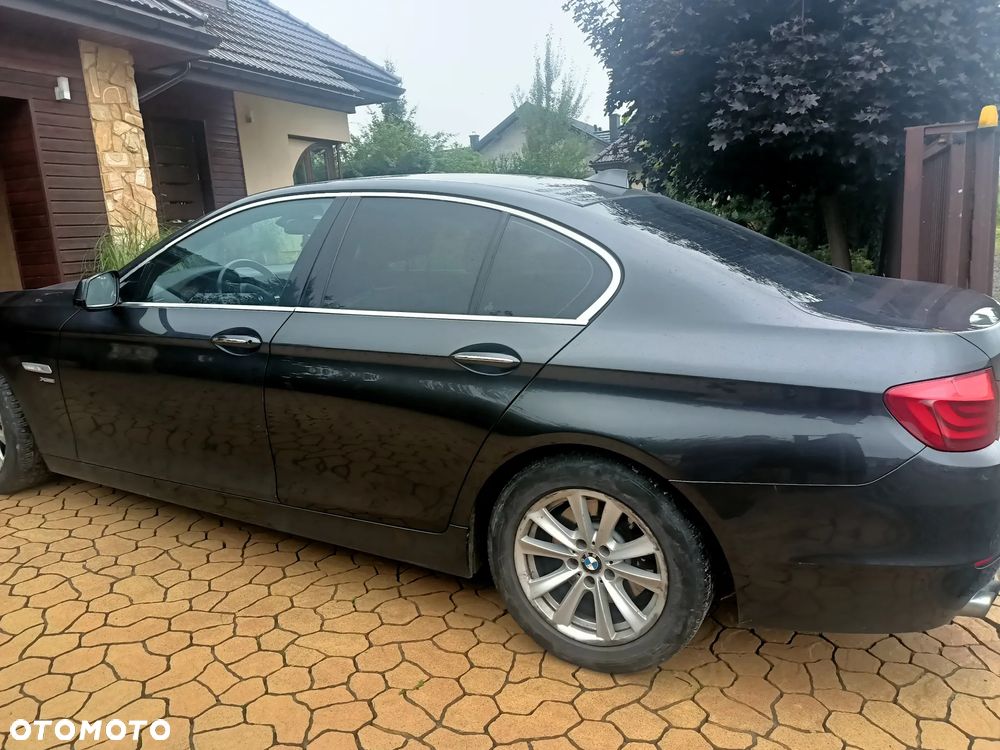 BMW Seria 5 525d xDrive - 10