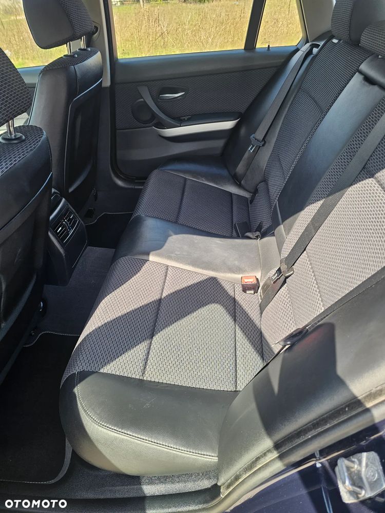 BMW Seria 3 318i Edition Exclusive - 16