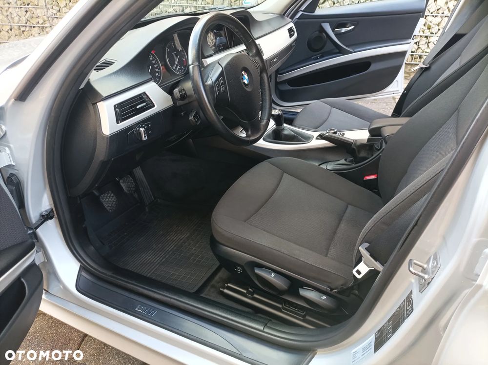 BMW Seria 3 320d DPF Efficient Dynamics Edition - 14