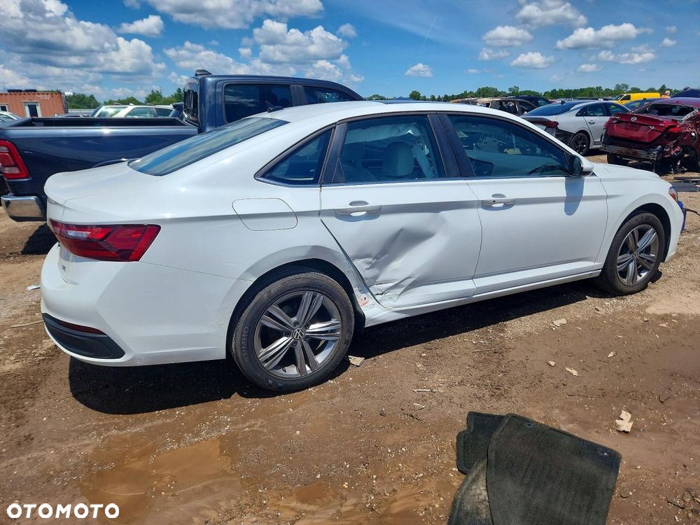 Volkswagen Jetta - 4