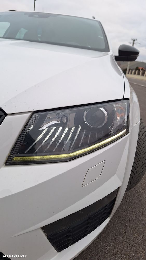 Skoda Octavia Combi 2.0 TDI DSG RS - 15