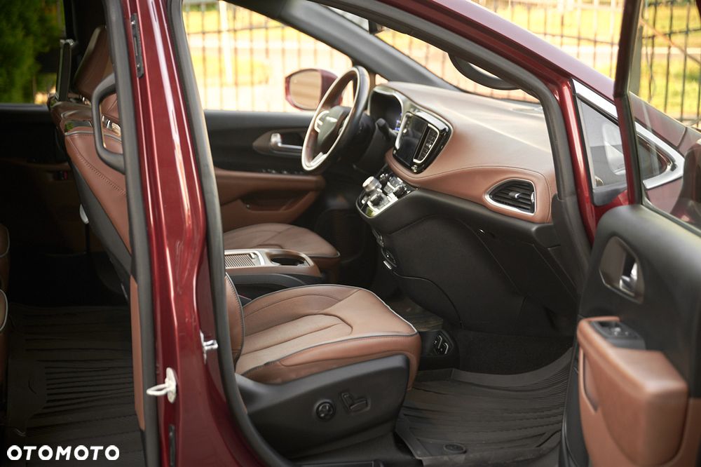 Chrysler Pacifica - 21