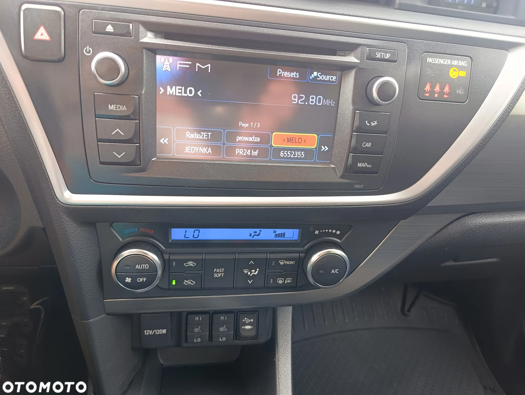 Toyota Auris 1.6 Premium - 19