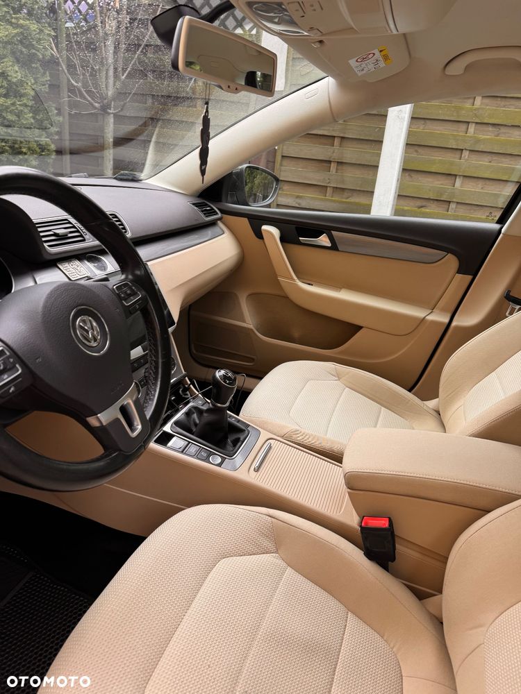 Volkswagen Passat - 8