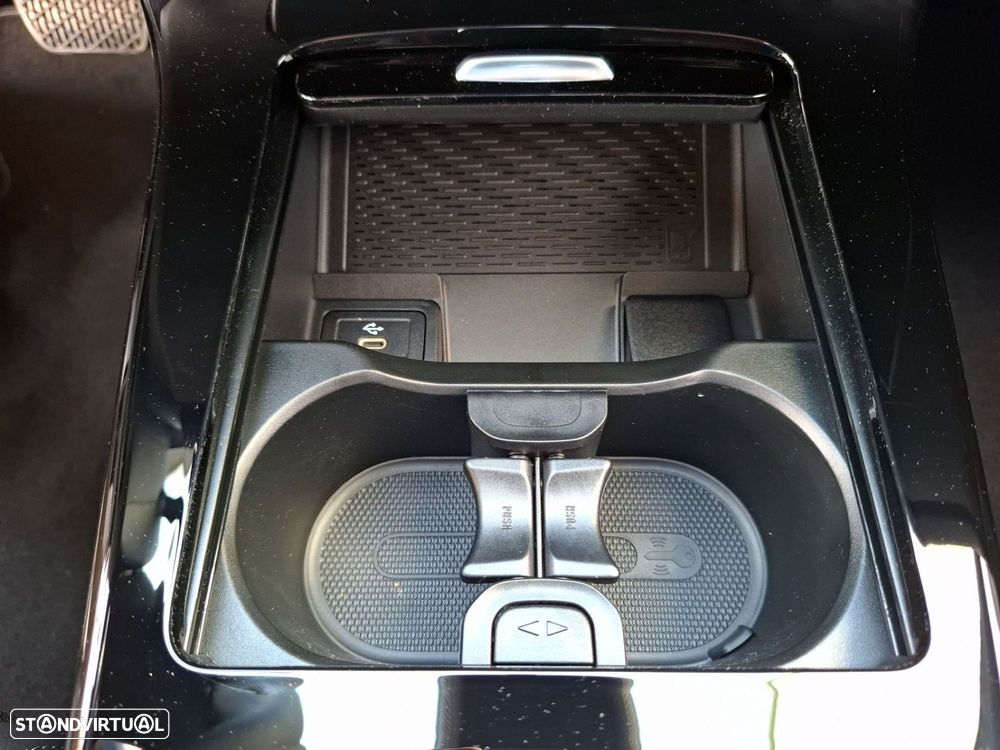 Mercedes-Benz a-250-limousine - 22