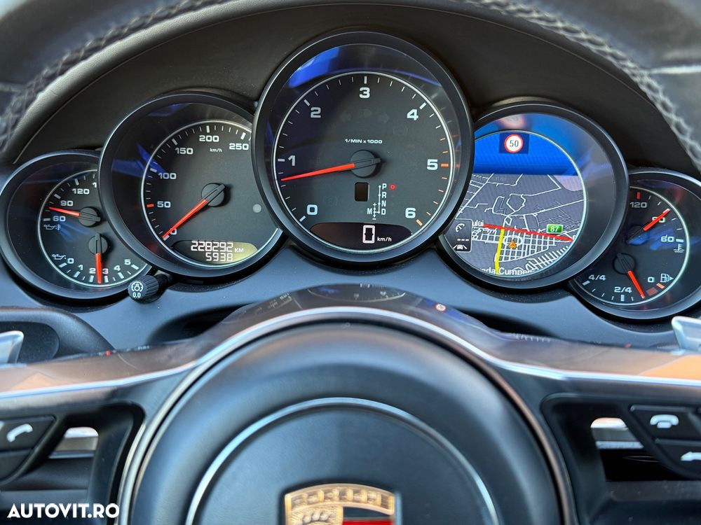 Porsche Cayenne - 34