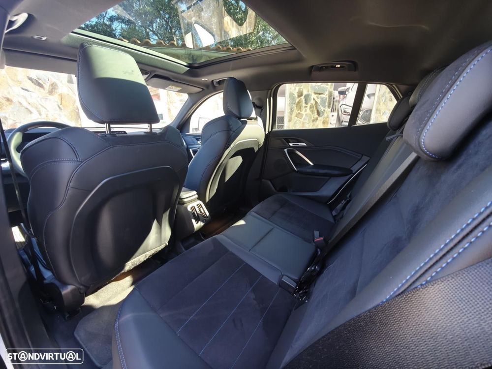 BMW iX2 eDrive20 Pack Desportivo M - 47