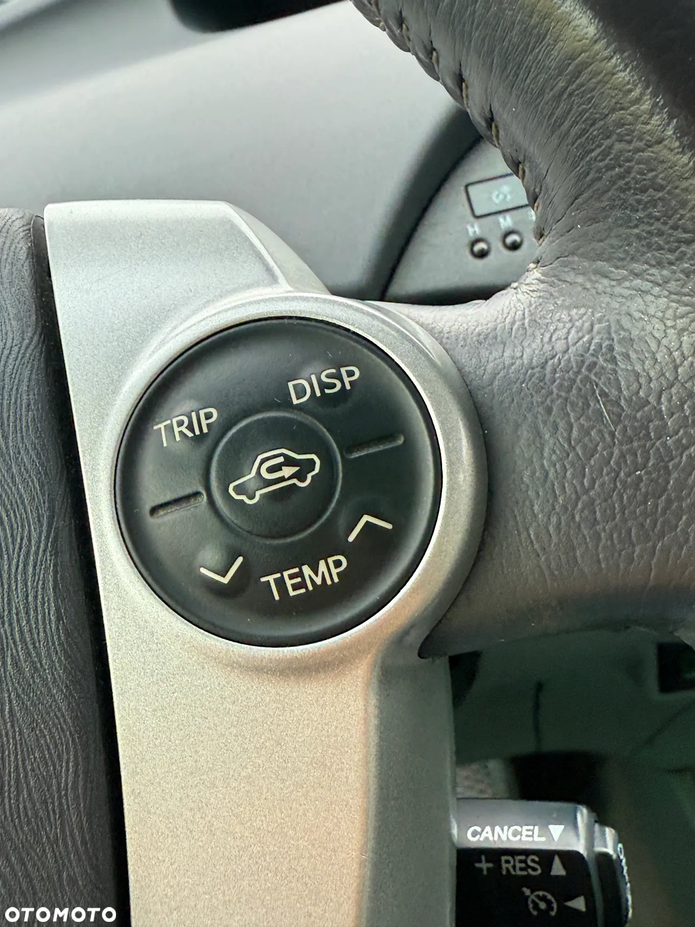 Toyota Prius (Hybrid) Executive - 32