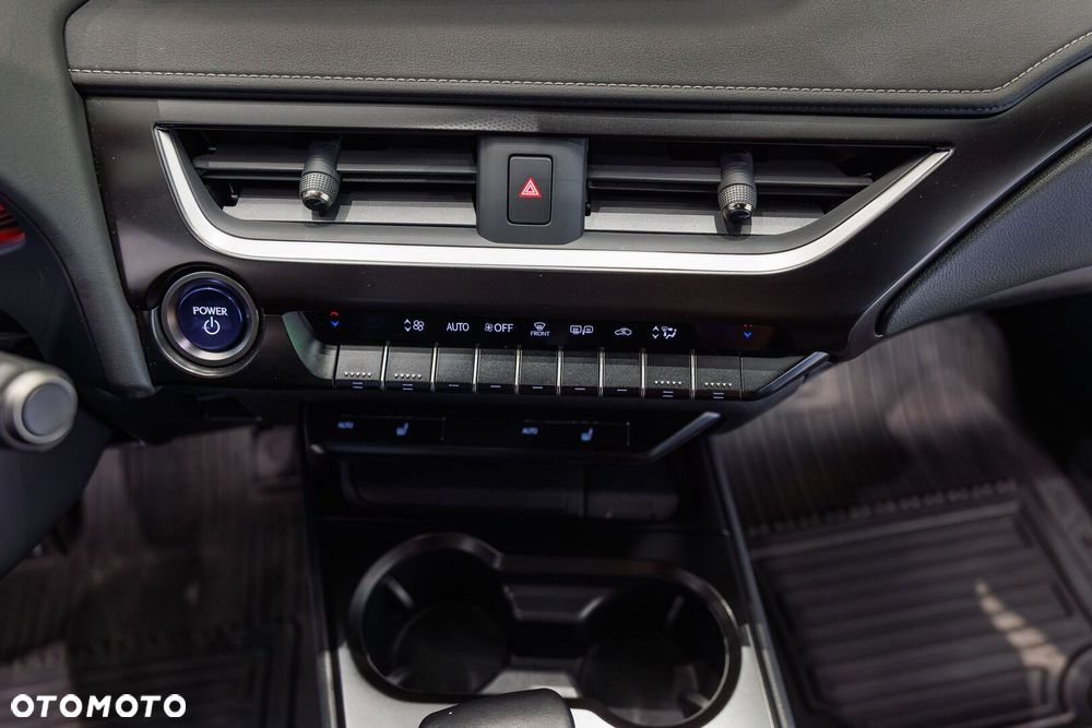 Lexus UX - 38