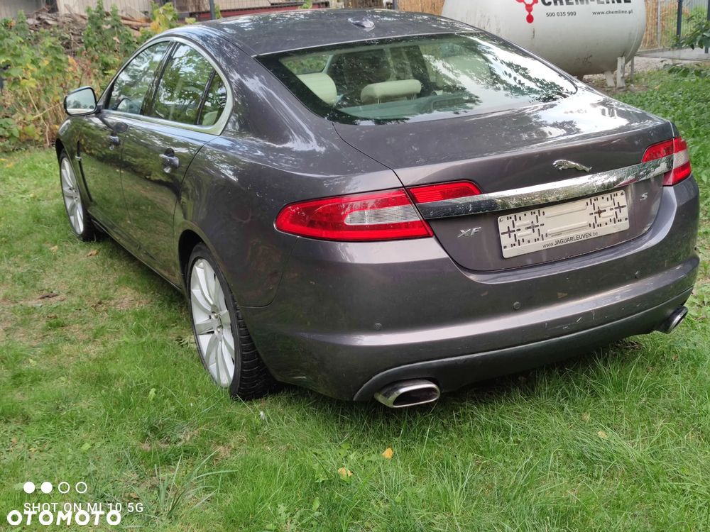 Jaguar XF 3.0 V6 D Luxury - 11