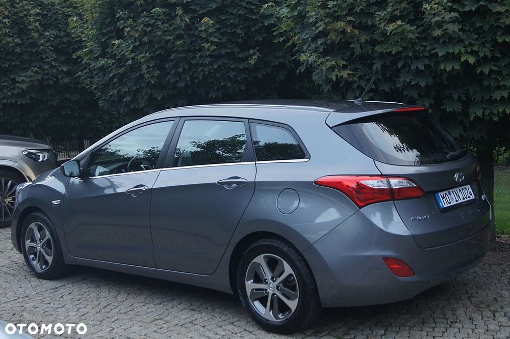 Hyundai i30 blue Kombi 1.4 YES Silver - 10
