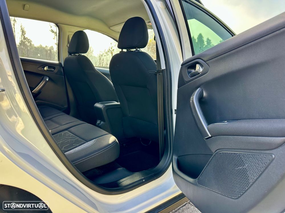 Peugeot 2008 1.6 BlueHDi Style - 27