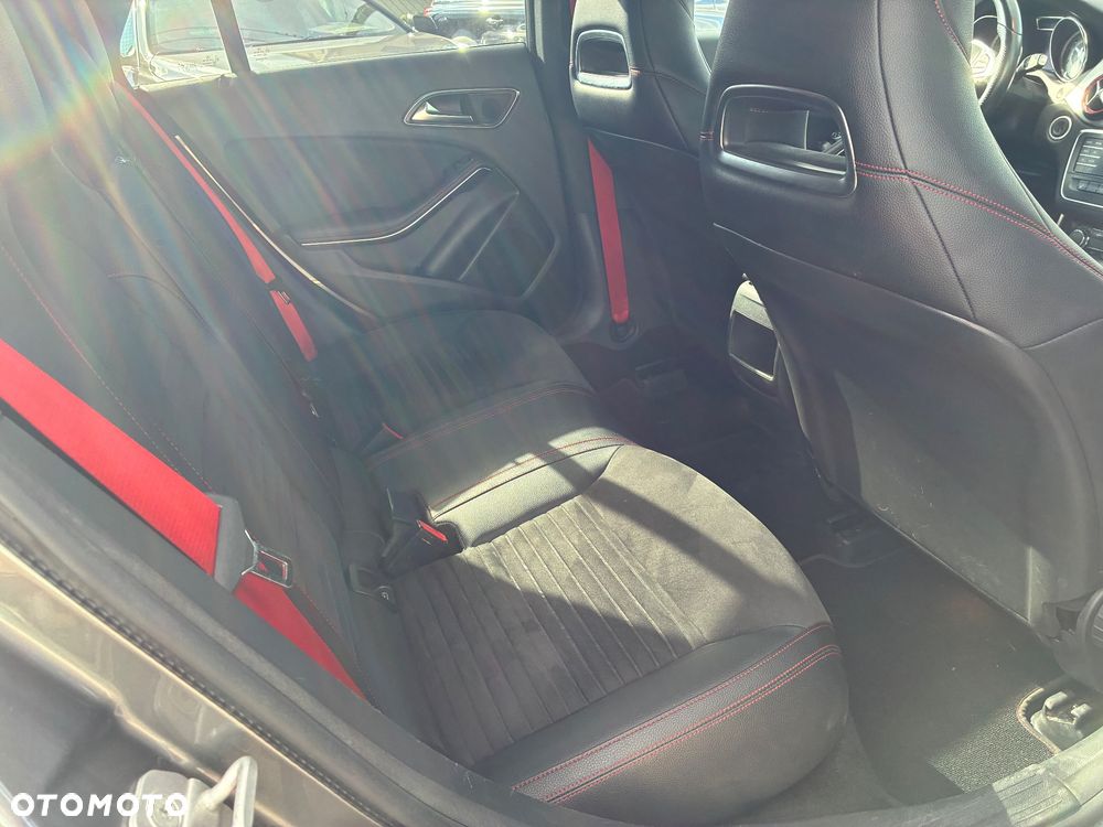 Mercedes-Benz CLA 250 4Matic 7G-DCT Sport - 10
