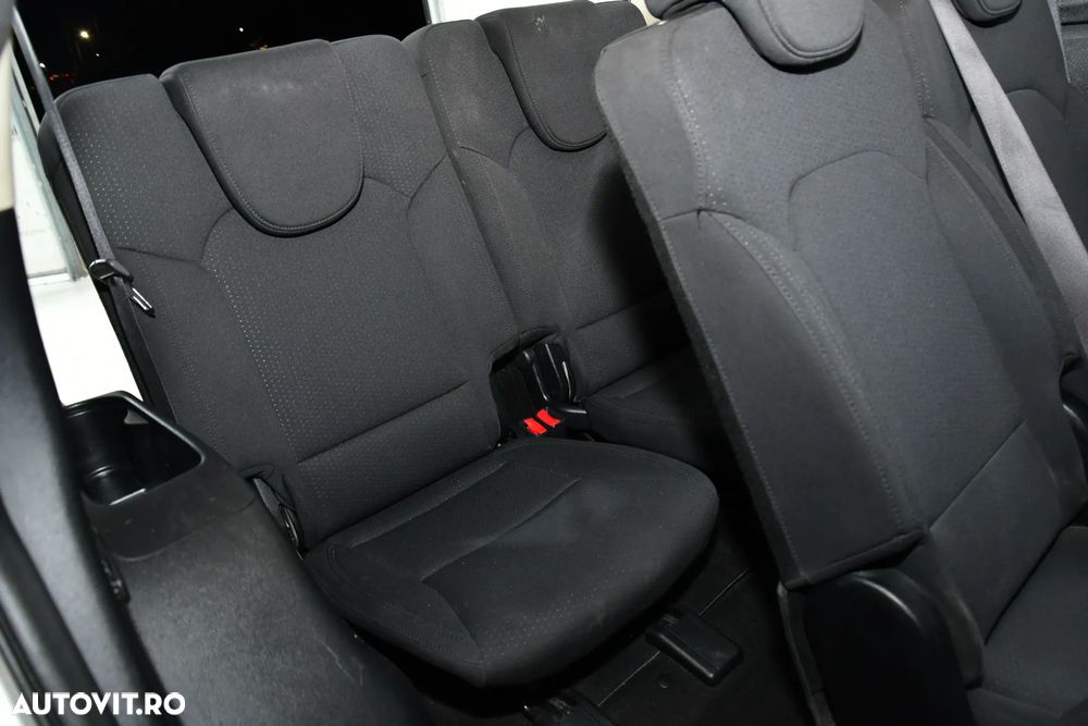 Kia Carens 1.7 CRDi 115 Dream-Team Edition - 15