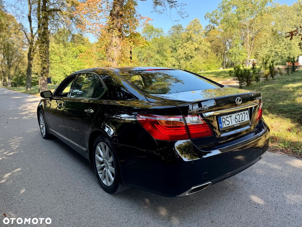 Lexus LS - 3
