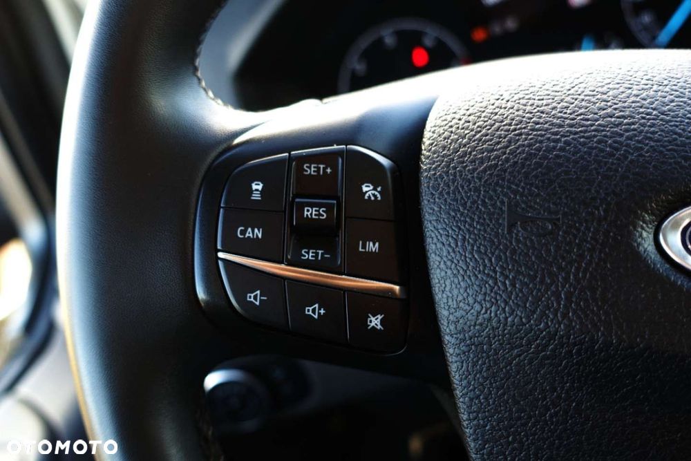 Ford Tourneo Custom - 21