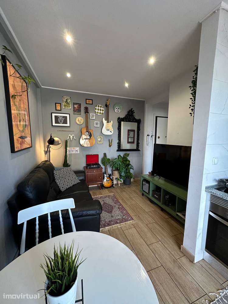 Apartamento T1 com Varanda - Grande imagem: 2/20