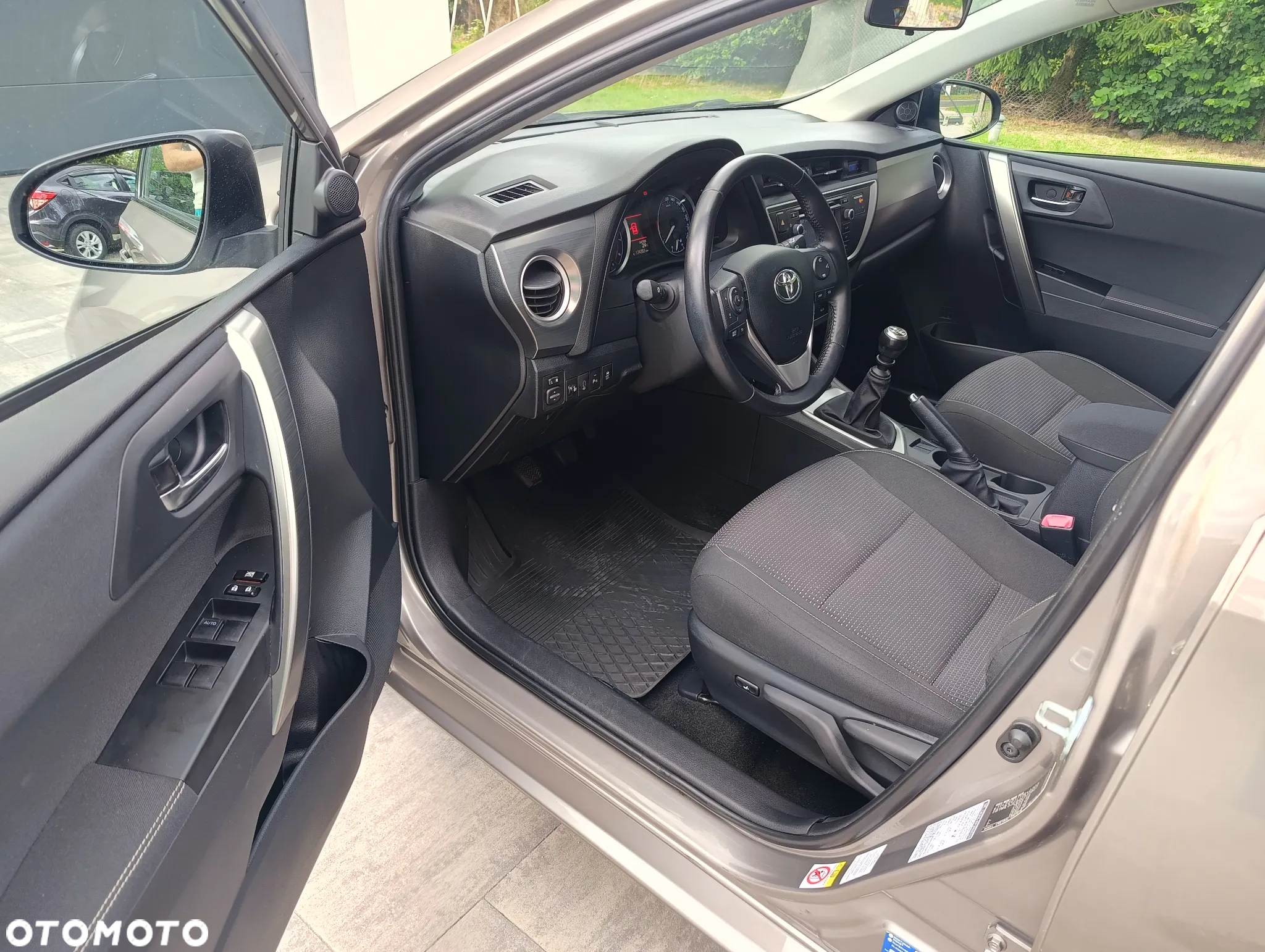 Toyota Auris 1.6 Premium - 10