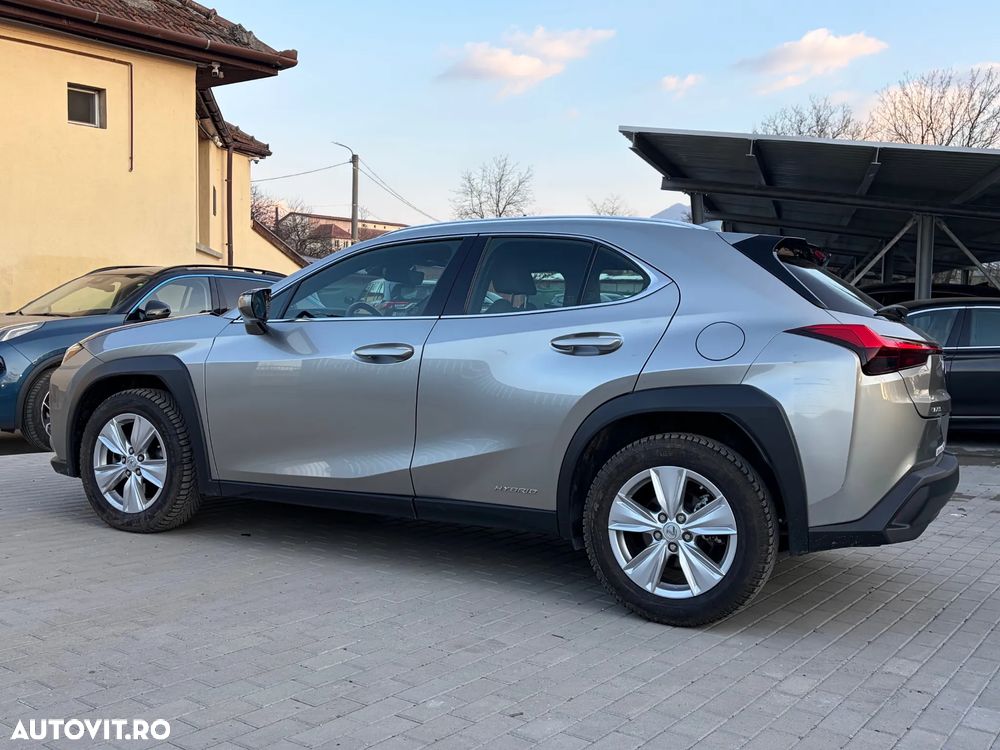 Lexus UX 250h Business Edition - 29