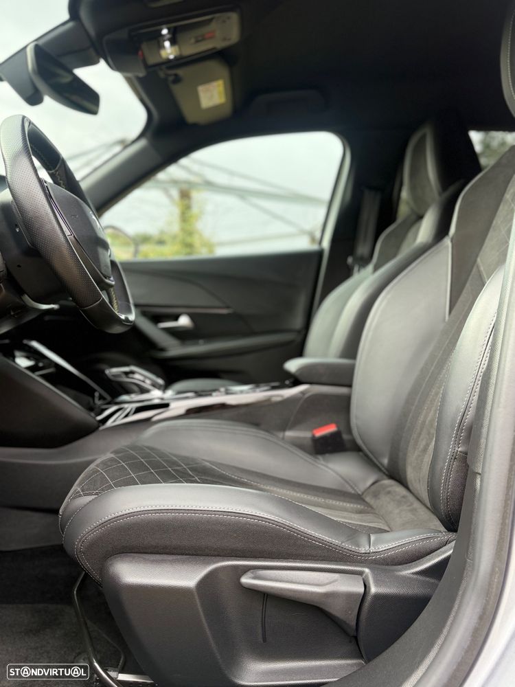 Peugeot 2008 PureTech 130 EAT8 GT Pack - 25