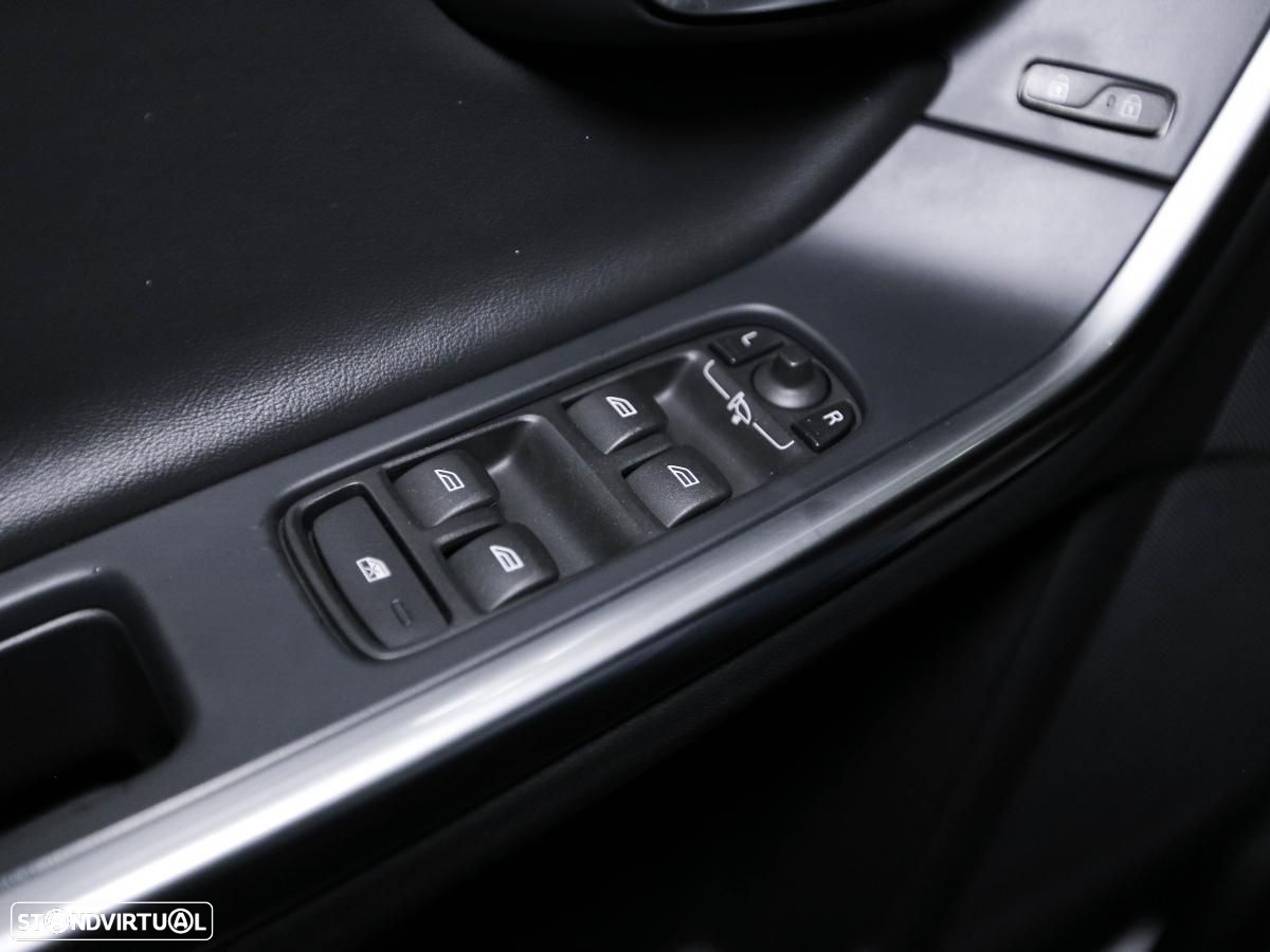 Volvo V60 2.4 D6 R-Design Sum.AWD Phev - 11