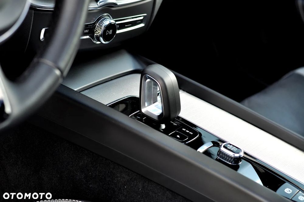 Volvo XC 60 B4 D AWD Geartronic RDesign - 32