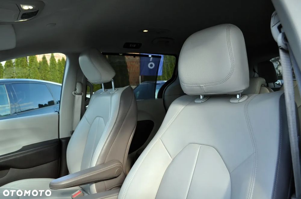 Chrysler Pacifica - 15