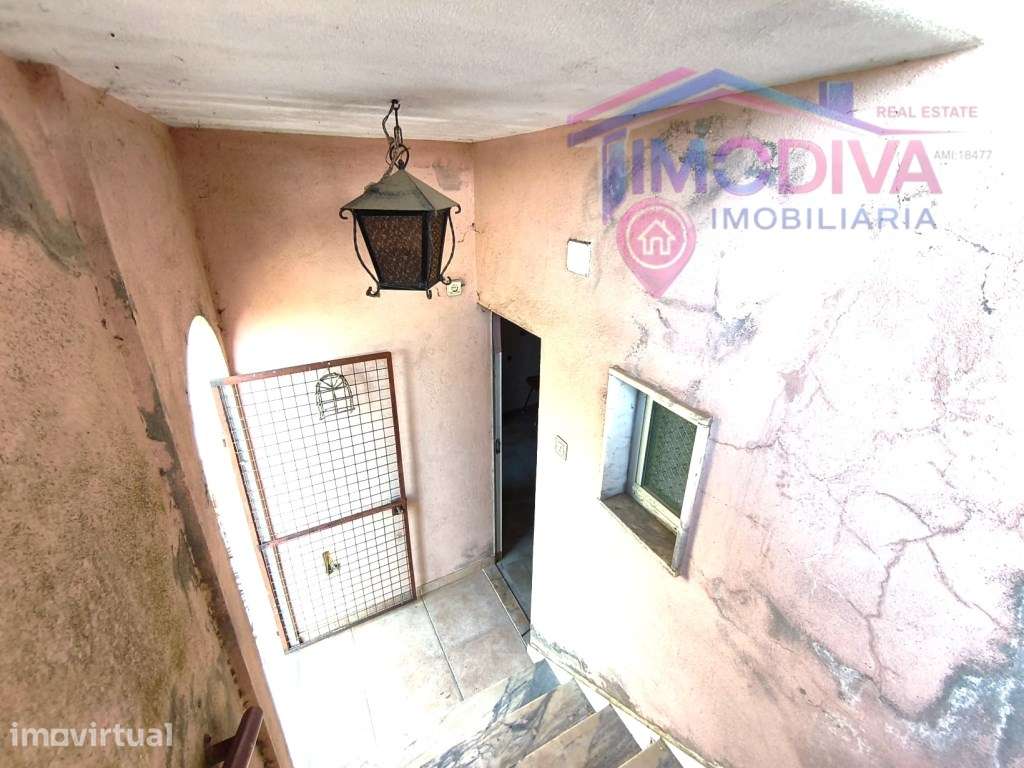Moradia T2+1 para renovar em Vila Facaia - Grande imagem: 3/42