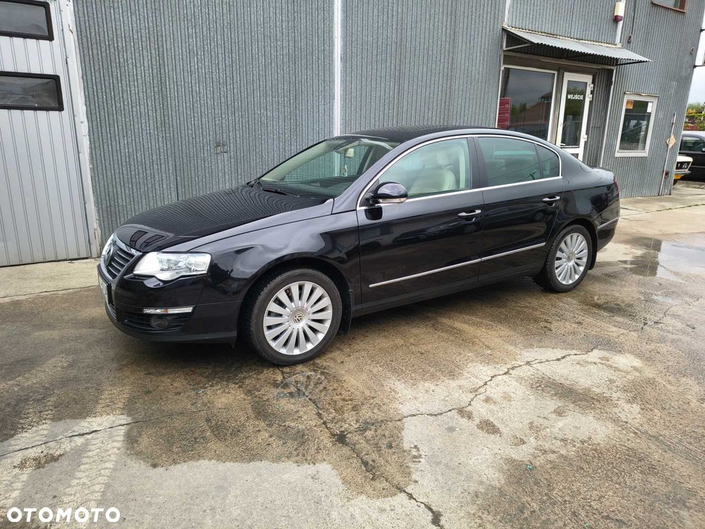 Volkswagen Passat - 1